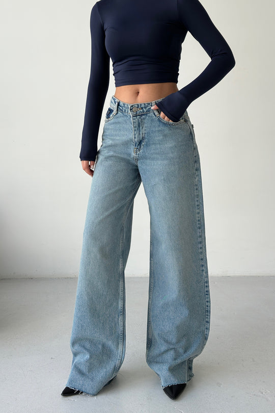 Routines Back Cut Detailed Jeans 2478