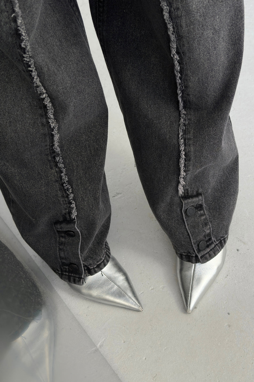 Routines Buttons Detail Baggy Jeans - Washed Black 4481 - ROUTINES