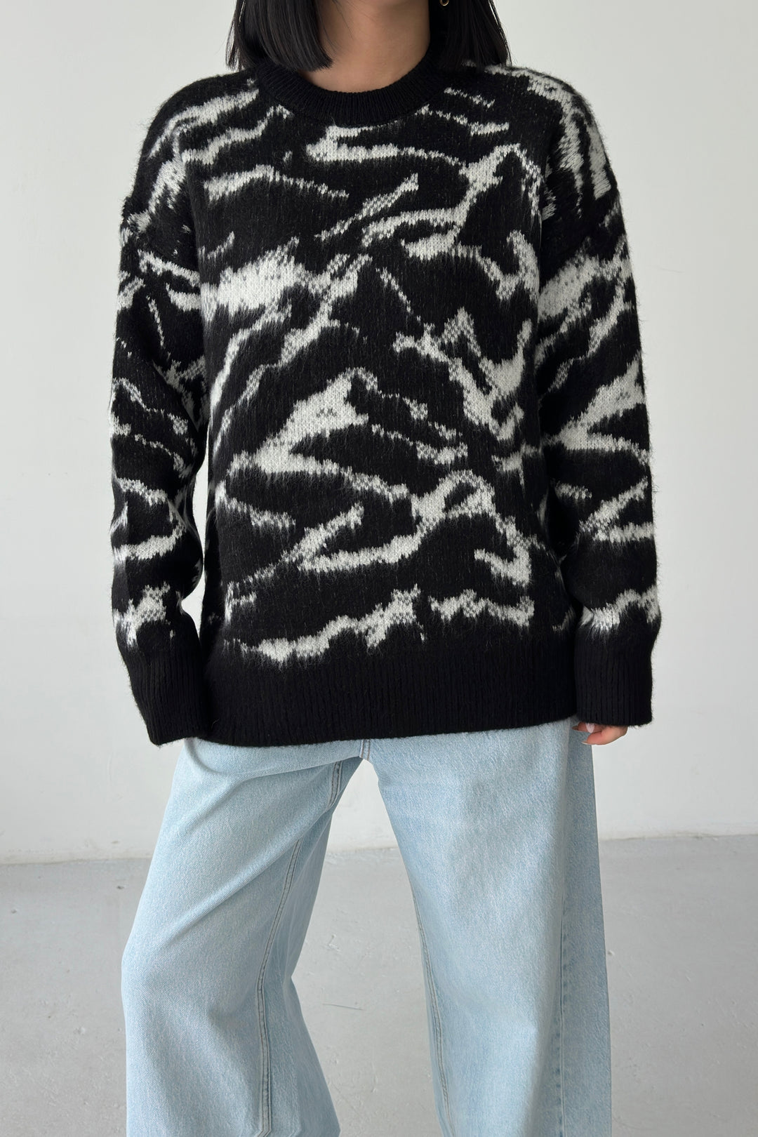 Routines Camouflage Oversized Knit - Black 0138 - ROUTINES