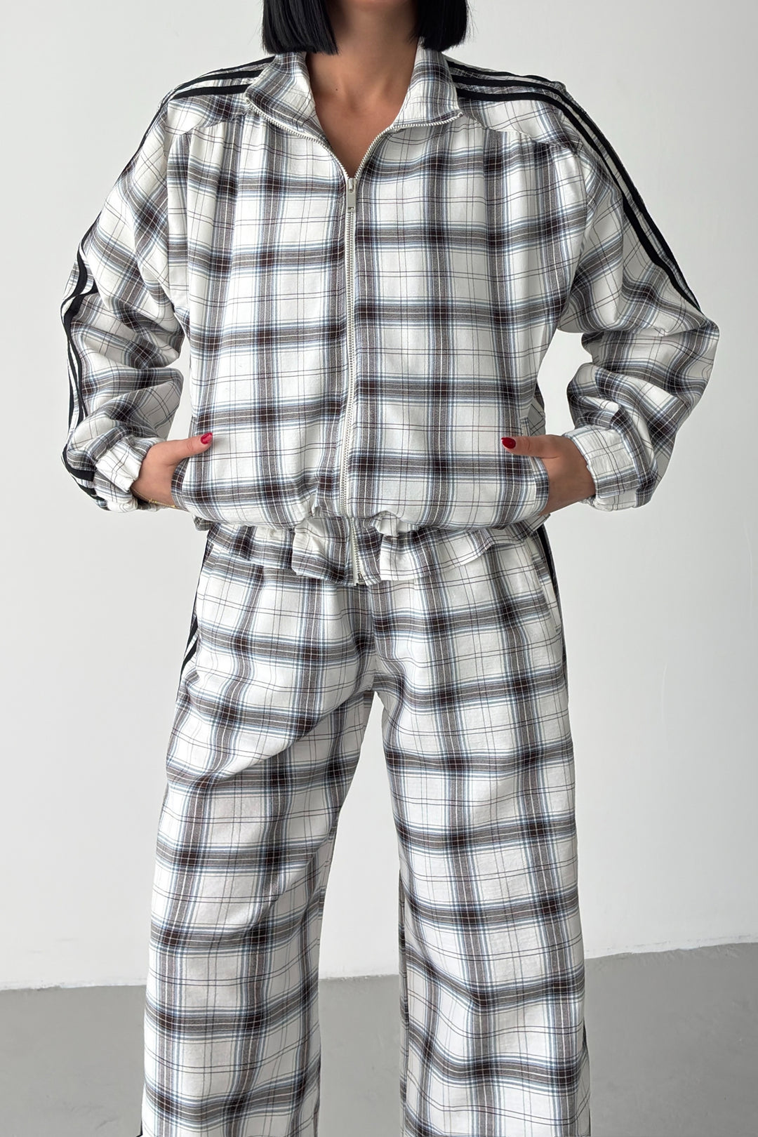 Routines Checkered Striped Tracksuit - White 1143
