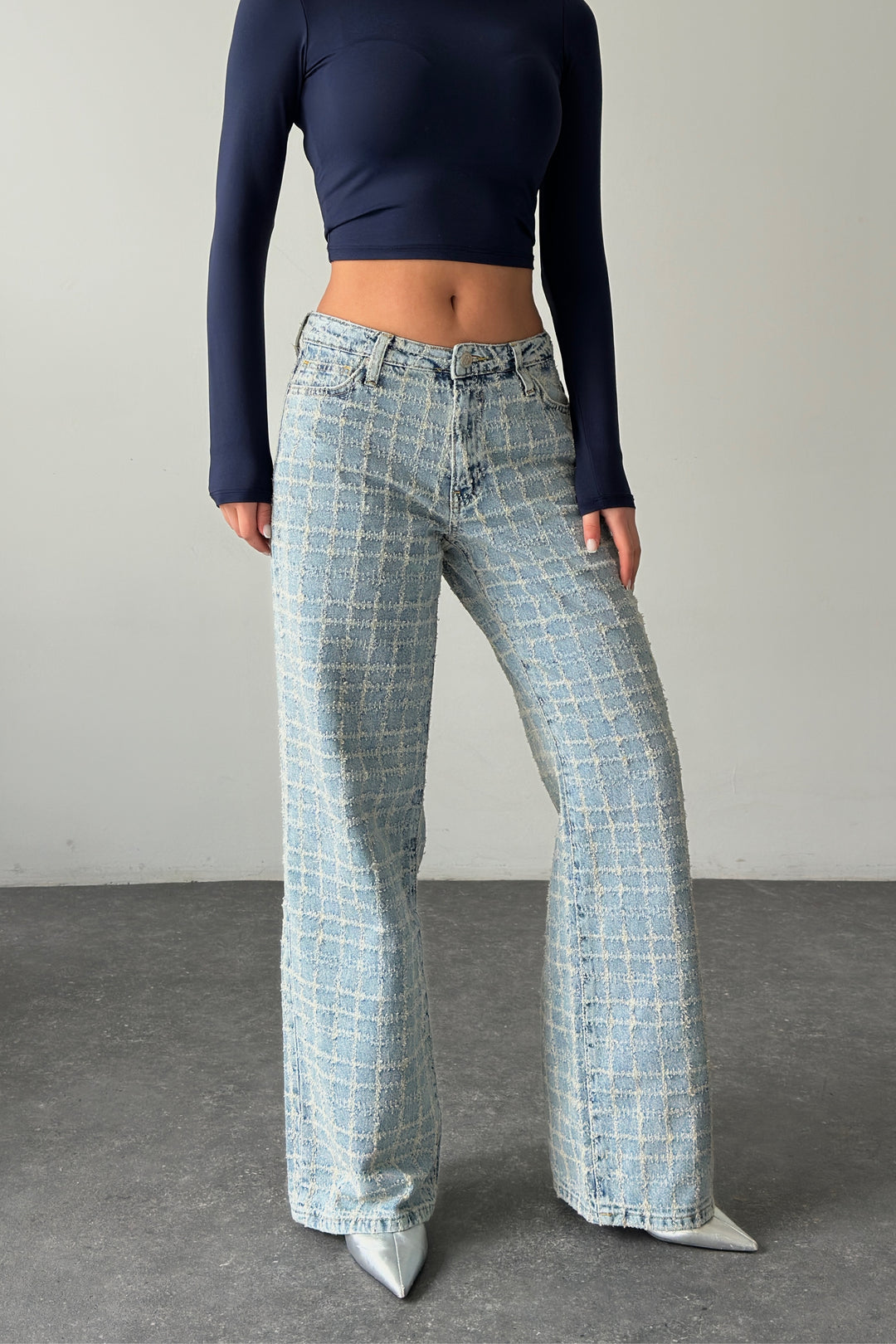 Routines Distressed Mid-waist Jeans 5544