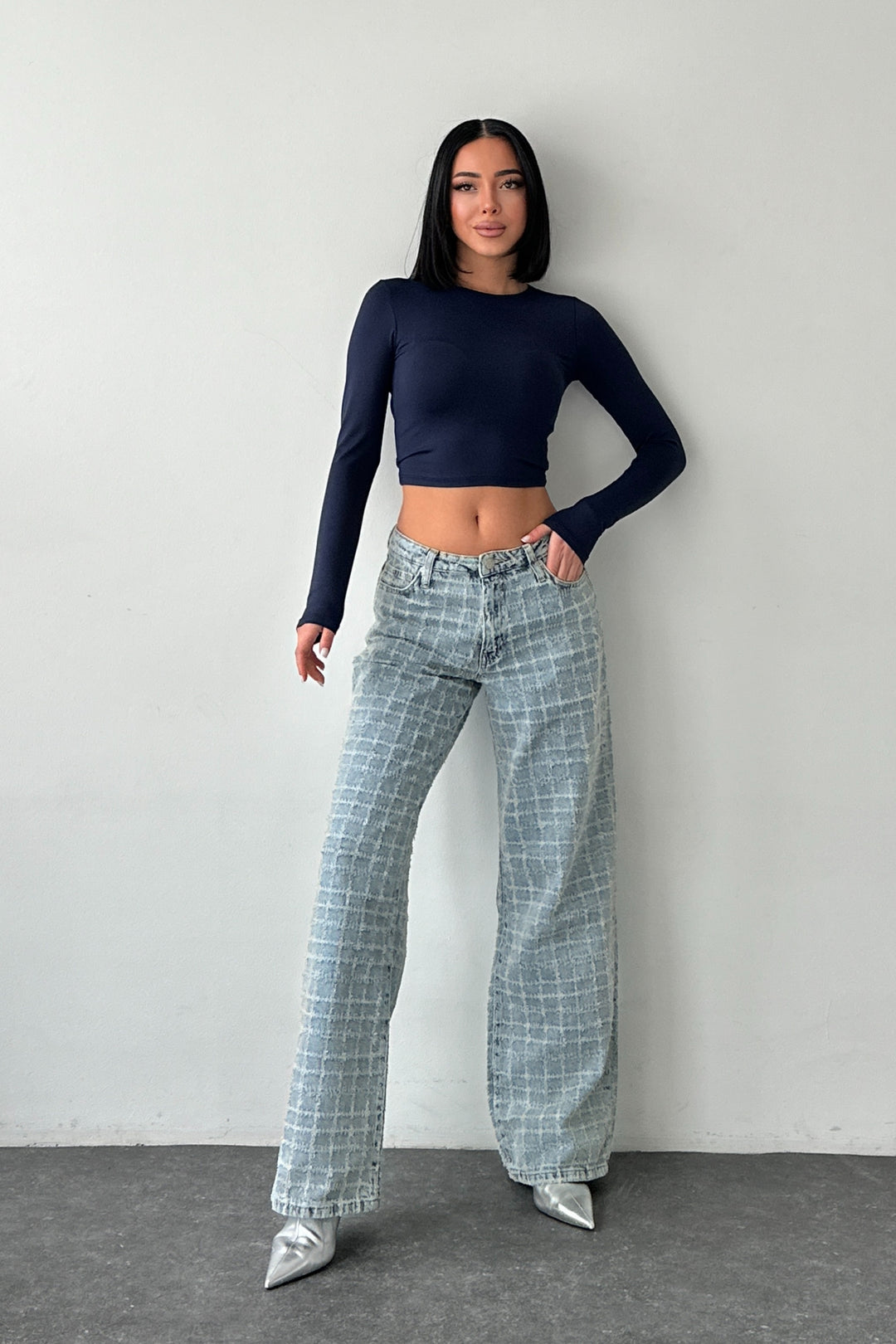 Routines Distressed Mid-waist Jeans 5544