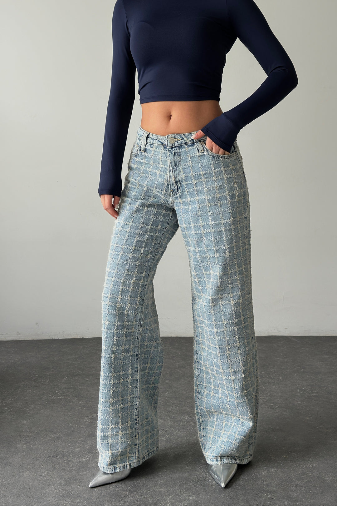 Routines Distressed Mid-waist Jeans 5544