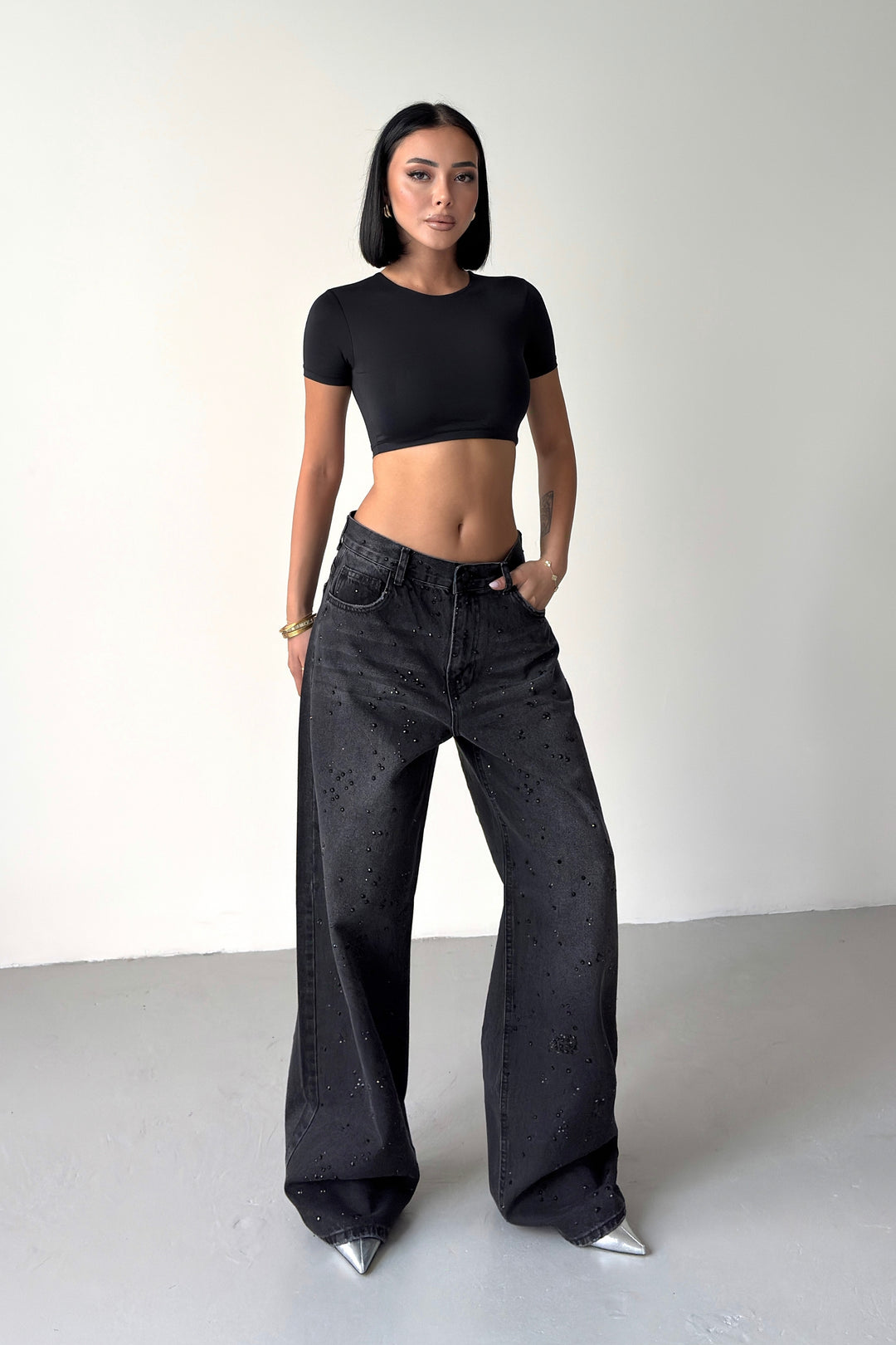 Routines Loose Mid-rise Rhinestones Jeans - Black 3103