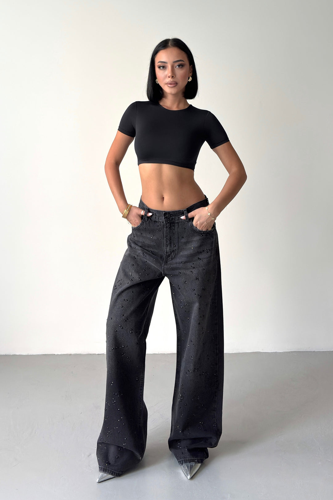 Routines Loose Mid-rise Rhinestones Jeans - Black 3103