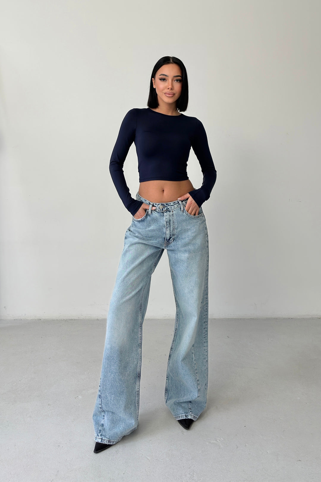 Routines Mid-waist Cross Straight Jeans 3731 - ROUTINES