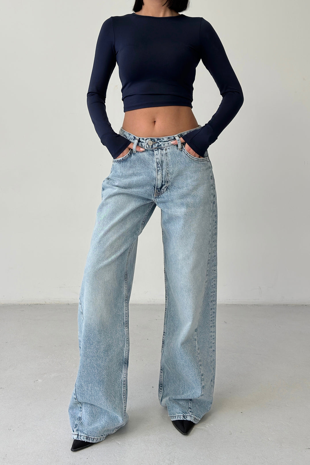 Routines Mid-waist Cross Straight Jeans 3731 - ROUTINES