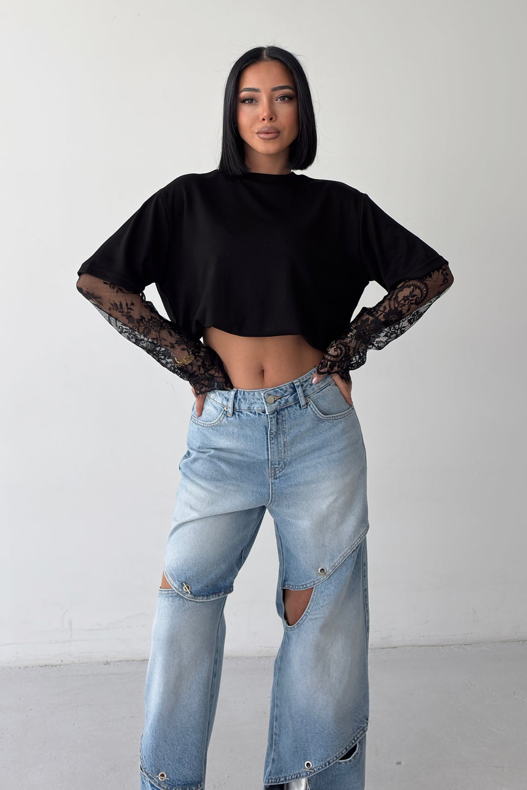Routines Oversized Lace Sleeve T-shirt - Black 2679 - ROUTINES