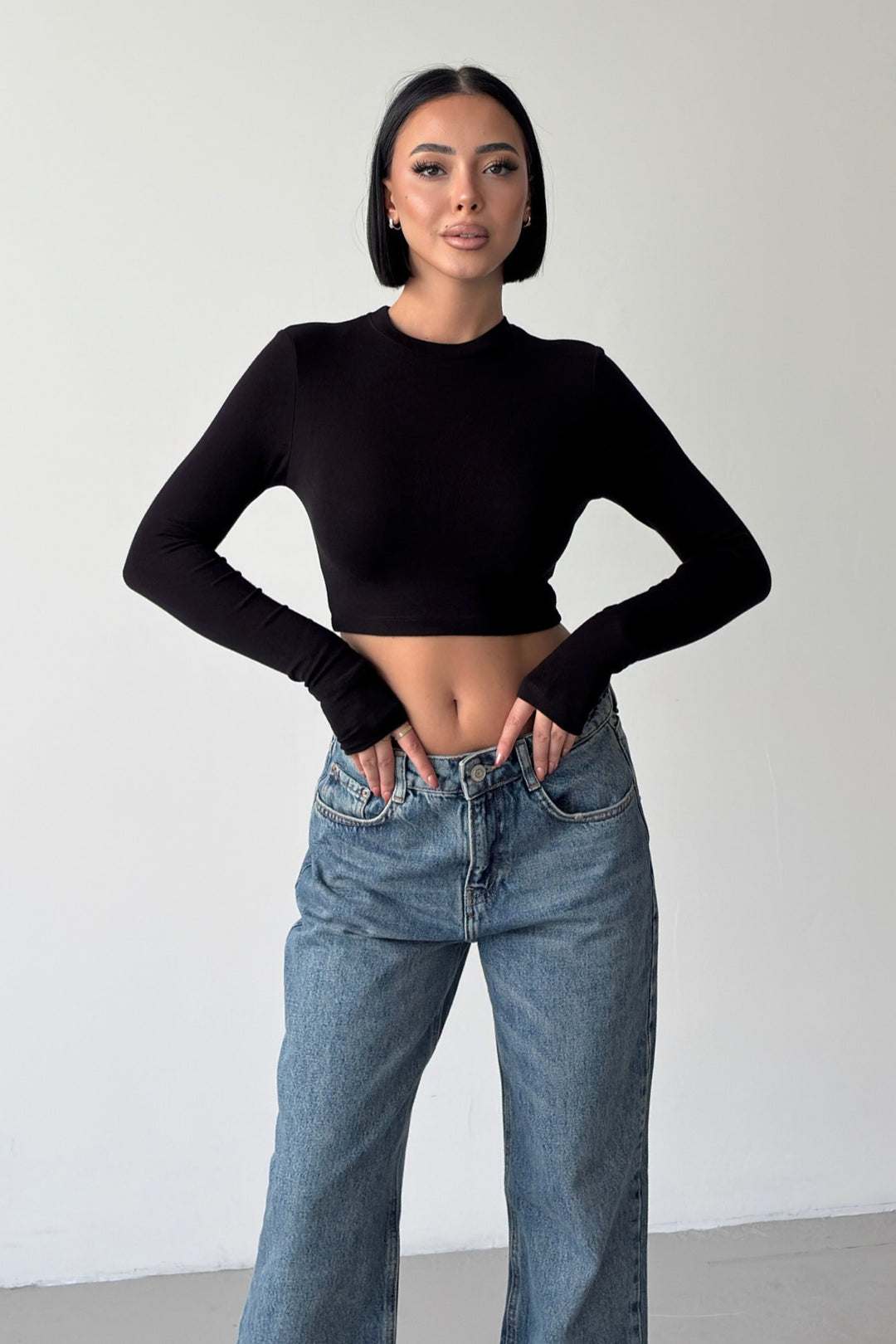 Routines Stretch Longsleeve Crop Top - Black 4006 - ROUTINES