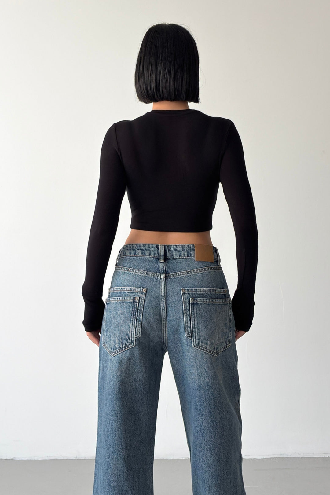 Routines Stretch Longsleeve Crop Top - Black 4006 - ROUTINES