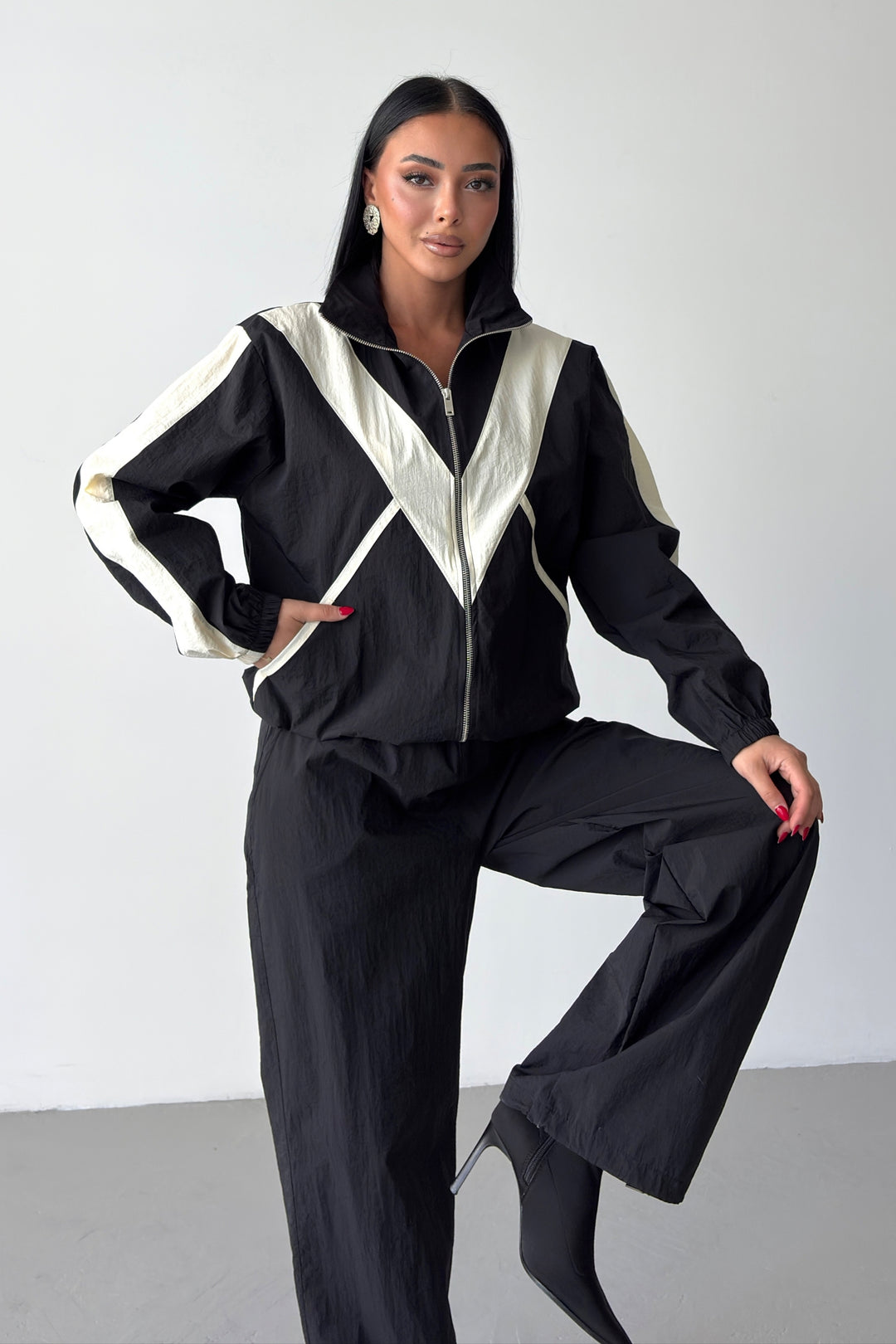 Routines Windbreaker Striped Tracksuit - Black 7011